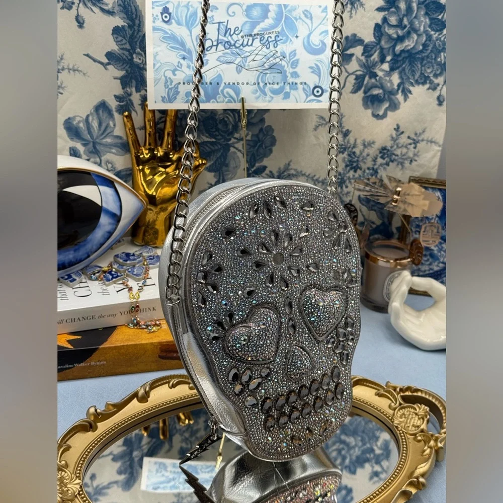 🆕 BETSEY JOHNSON 🧿 NWOT Bone-Jour Sugar Skull Crossbody Bag Silver Irridescent